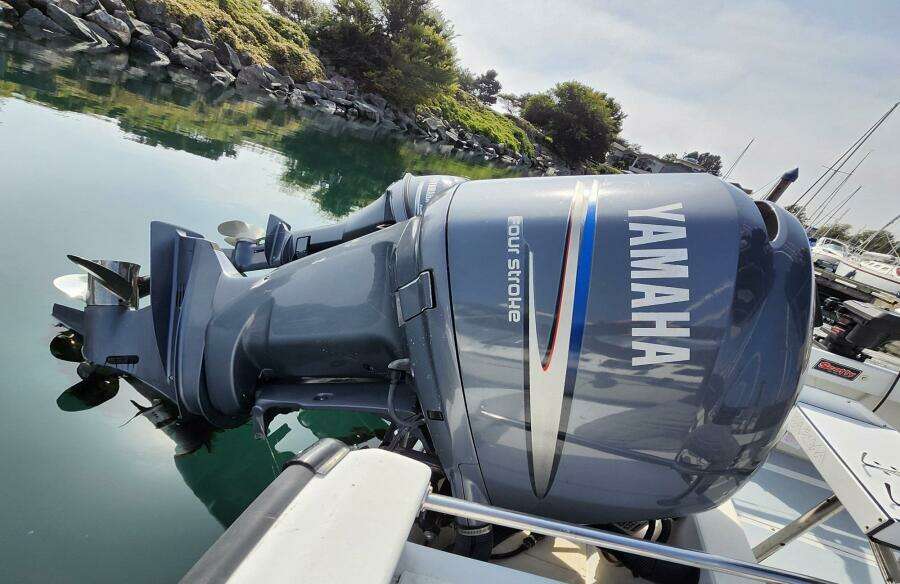 20ft Boston Whaler Yacht For Sale
