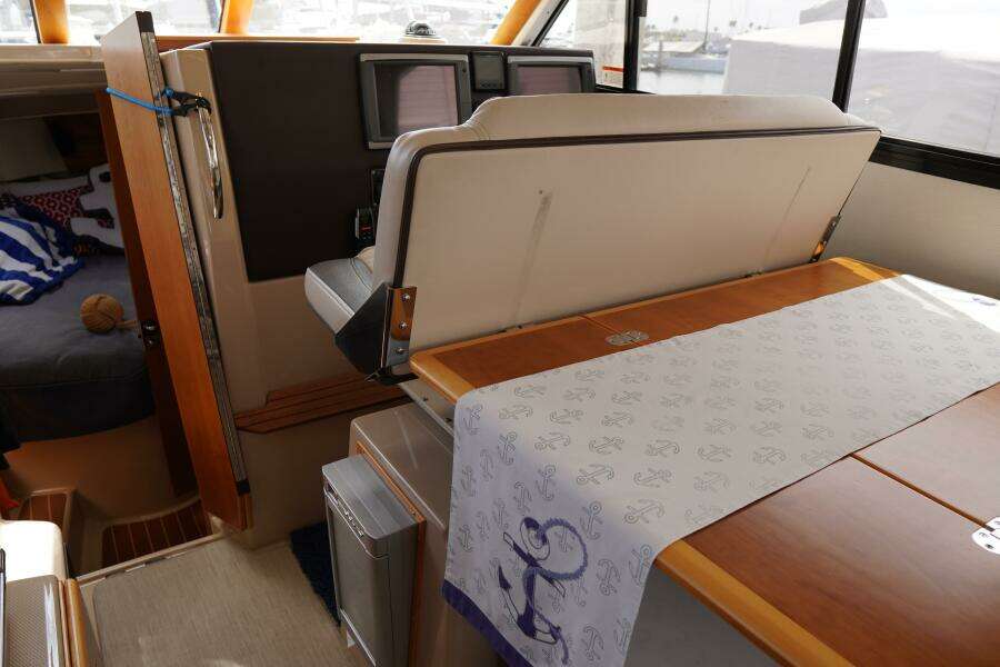 E Ticket 30ft Cutwater Yacht For Sale