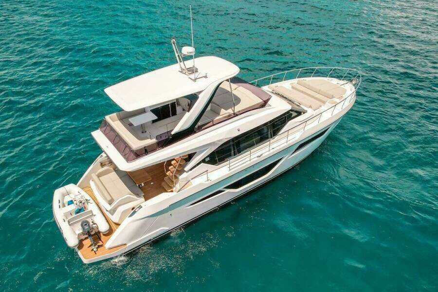 Macu 58ft Ferretti Yachts Yacht For Sale