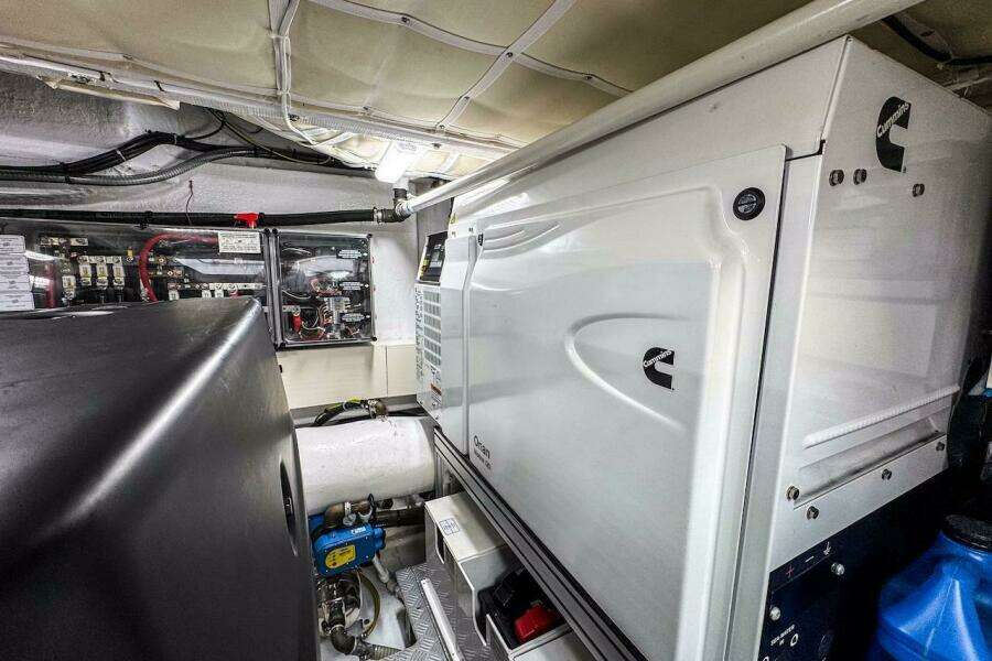 Macu 58ft Ferretti Yachts Yacht For Sale