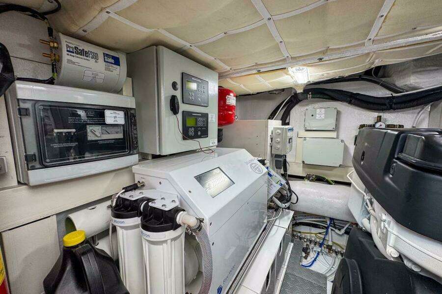 Macu 58ft Ferretti Yachts Yacht For Sale