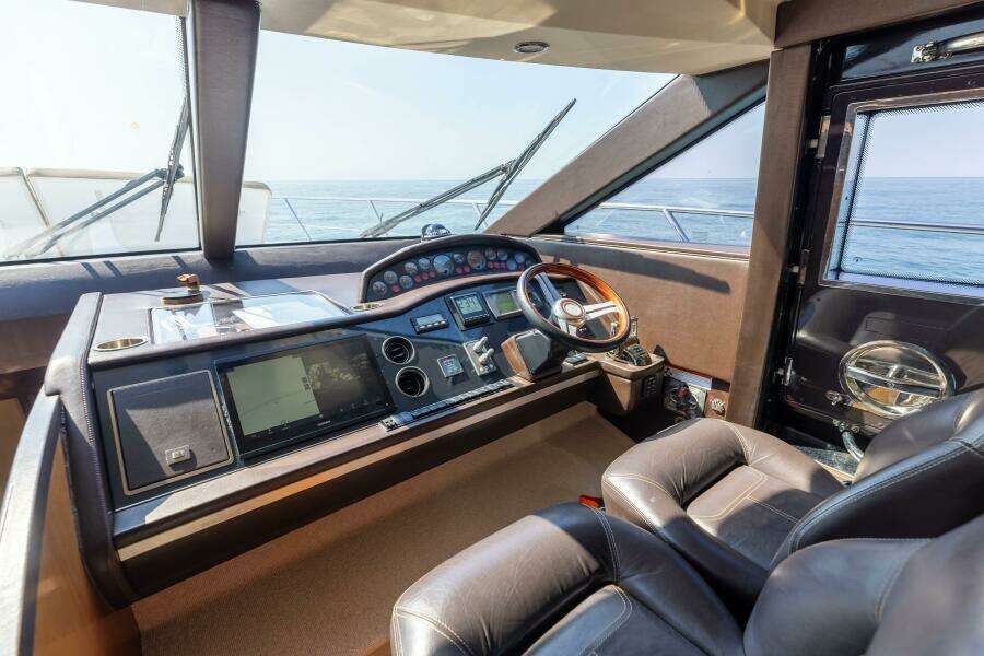 2011 Princess 64 'Harbor Story' - Helm 