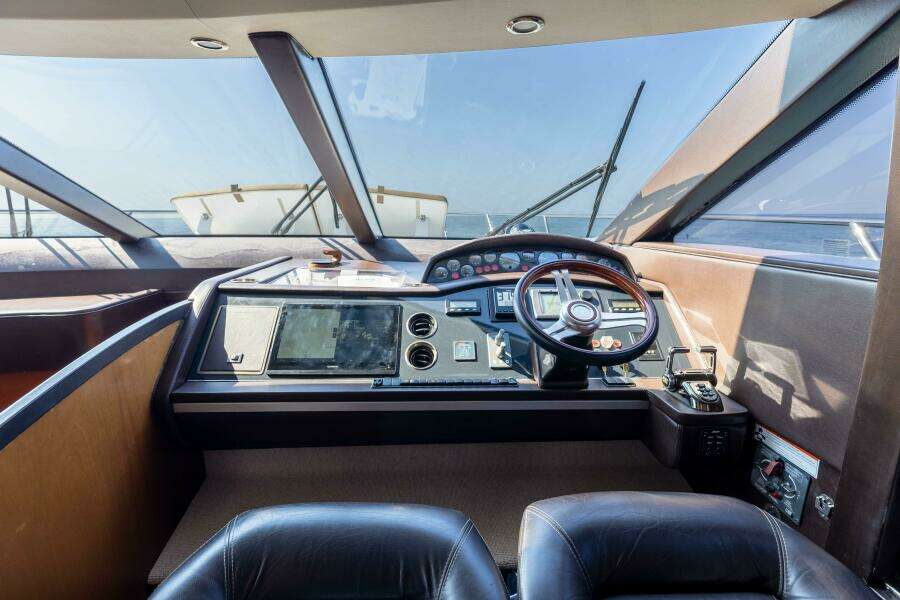 2011 Princess 64 'Harbor Story' - Helm 