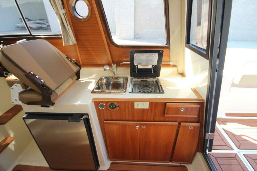 LVL  IV 25ft Ranger Tugs Yacht For Sale