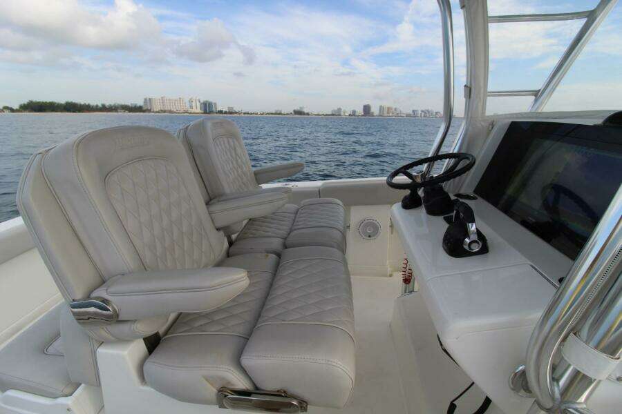 30ft Jupiter Yacht For Sale