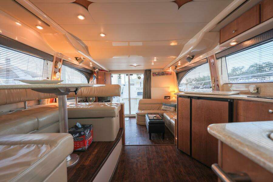 2004 Meridian 411 