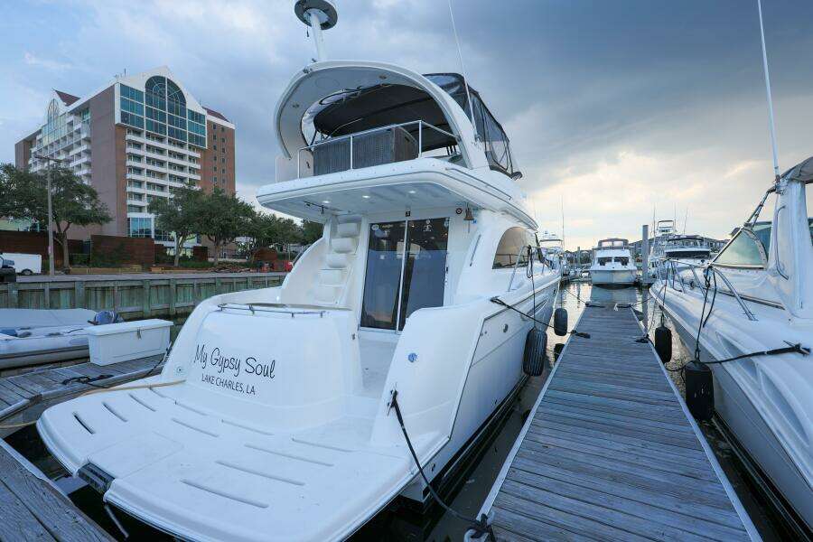 2004 Meridian 411 