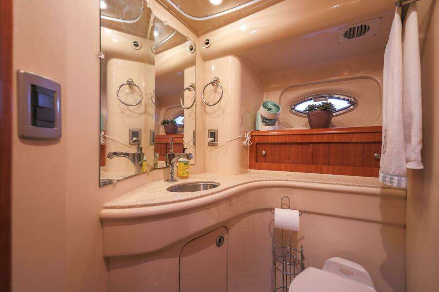 2004 Meridian 411 