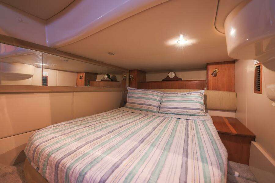 2004 Meridian 411 