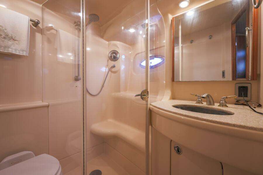 2004 Meridian 411 