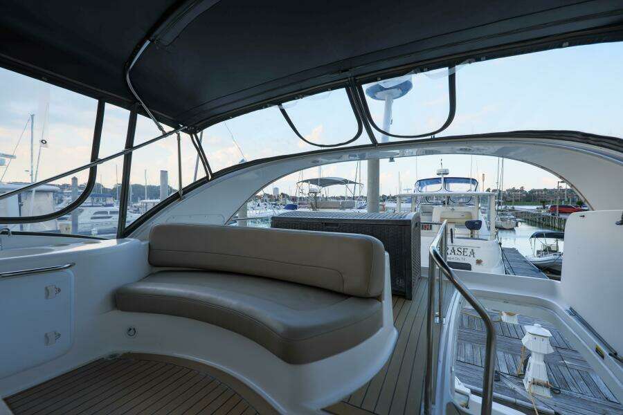 2004 Meridian 411 