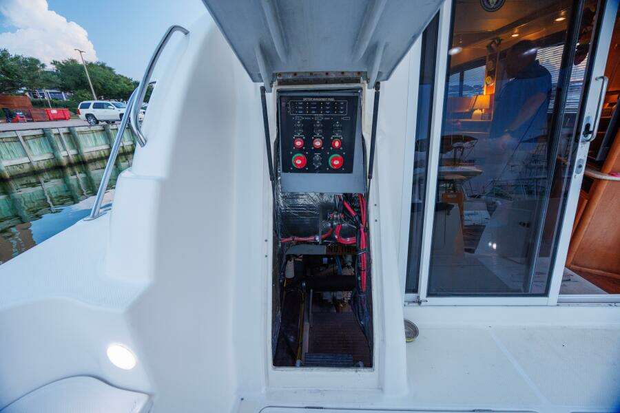 2004 Meridian 411 