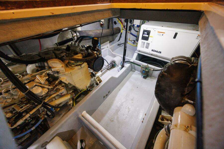 2004 Meridian 411 