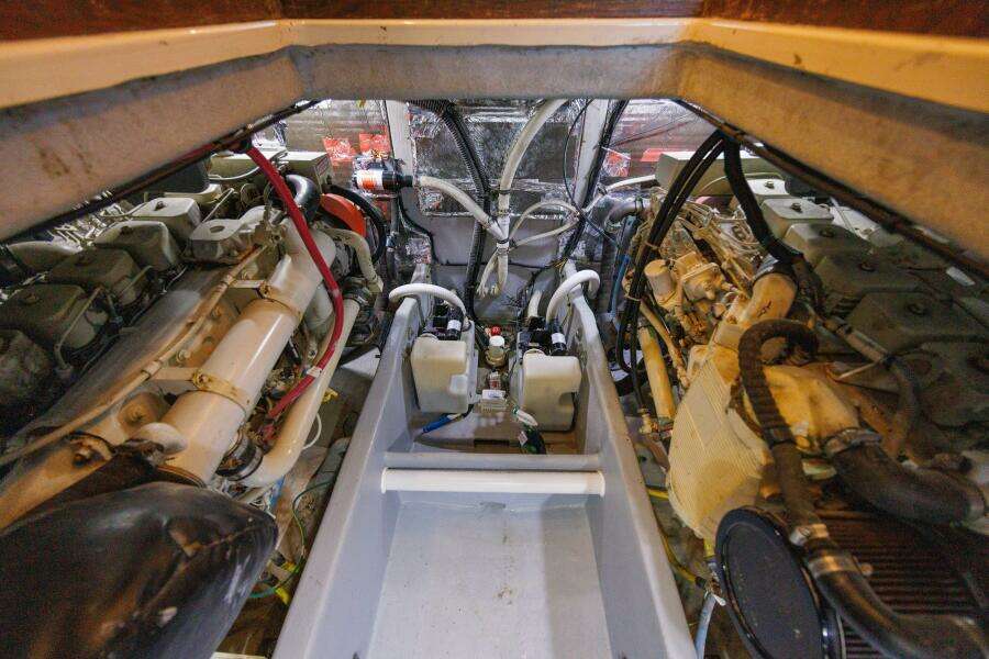 2004 Meridian 411 
