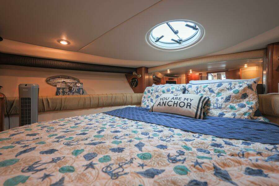 2004 Meridian 411 
