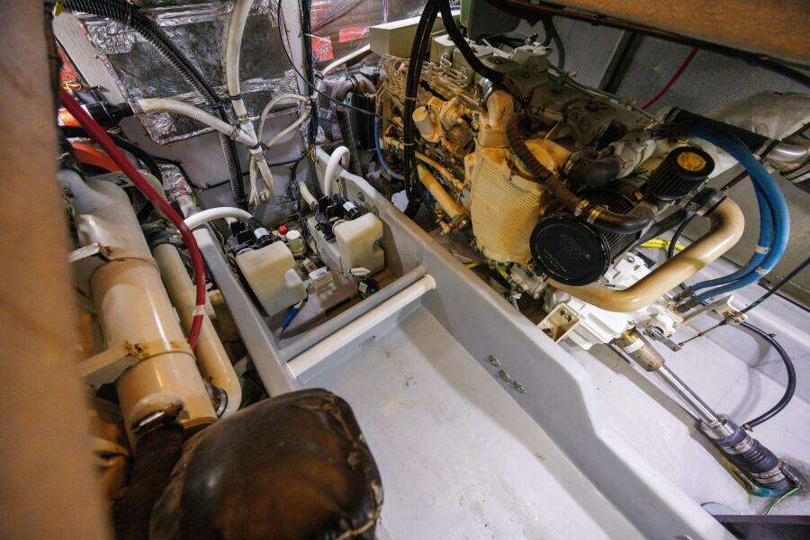 2004 Meridian 411 