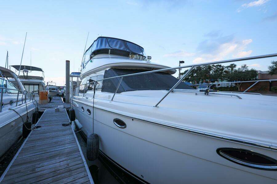 2004 Meridian 411 