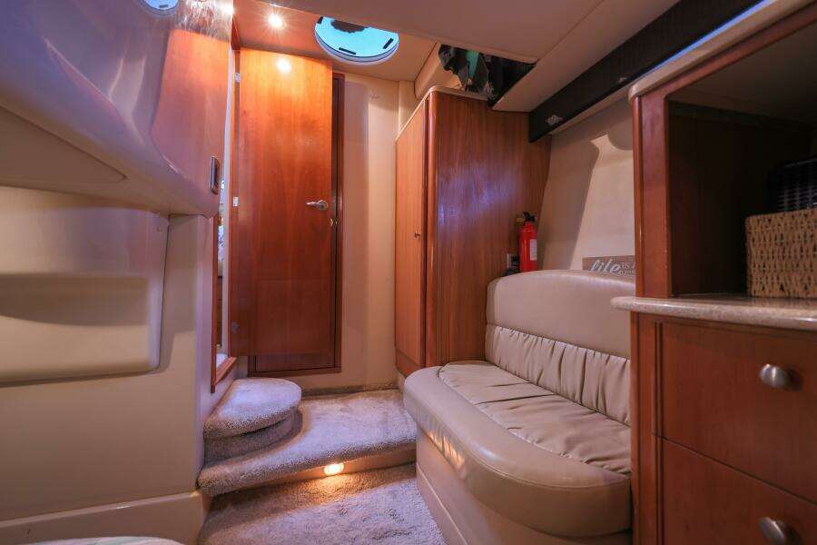 2004 Meridian 411 