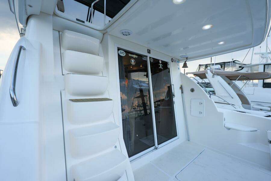 2004 Meridian 411 