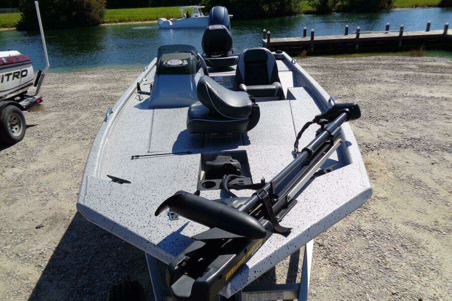 18ft Express Yacht For Sale