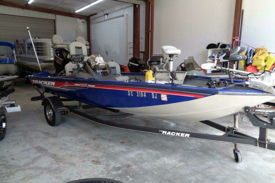 18ft Tracker Yacht For Sale