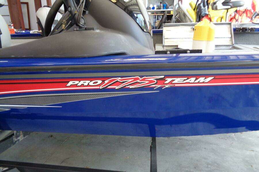 18ft Tracker Yacht For Sale