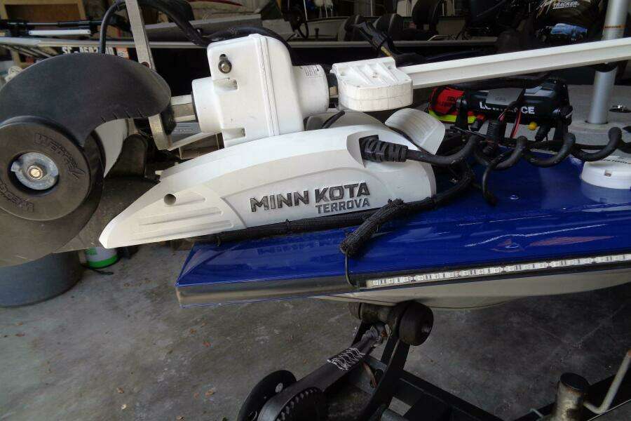 18ft Tracker Yacht For Sale