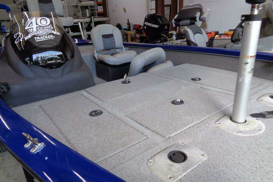 18ft Tracker Yacht For Sale