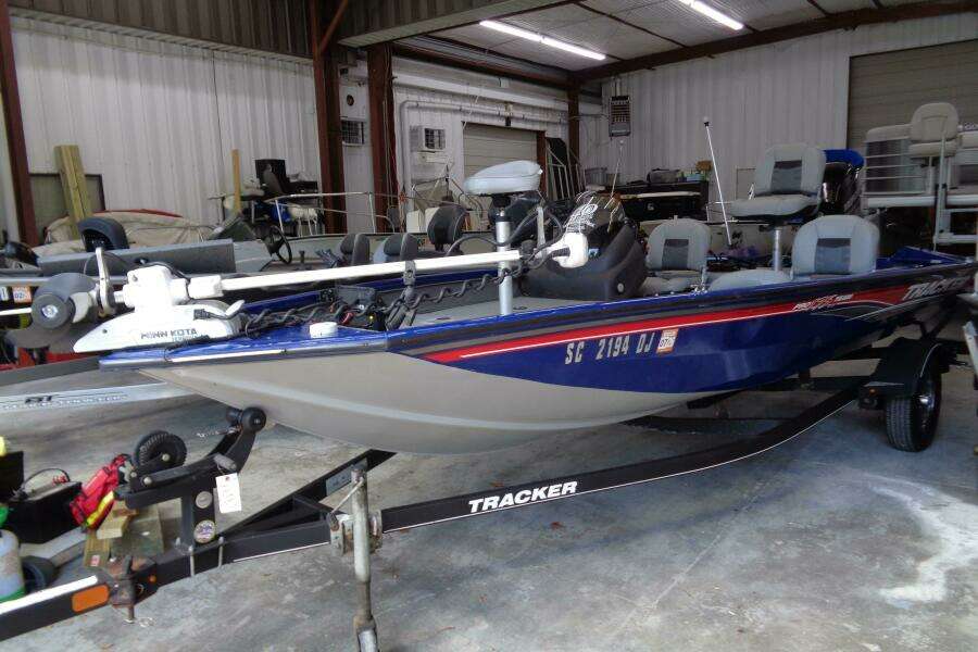18ft Tracker Yacht For Sale
