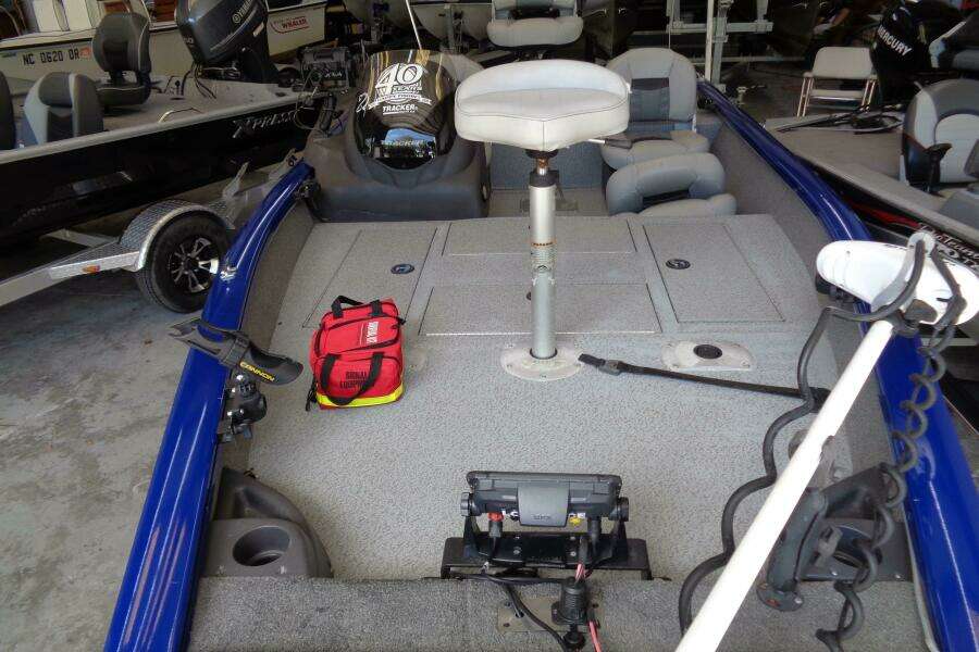 18ft Tracker Yacht For Sale