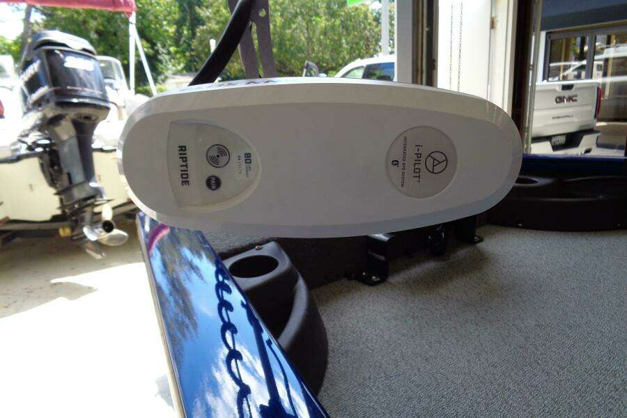 18ft Tracker Yacht For Sale