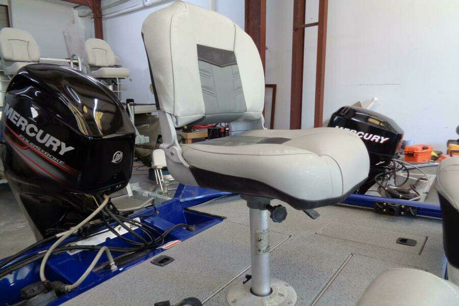 18ft Tracker Yacht For Sale