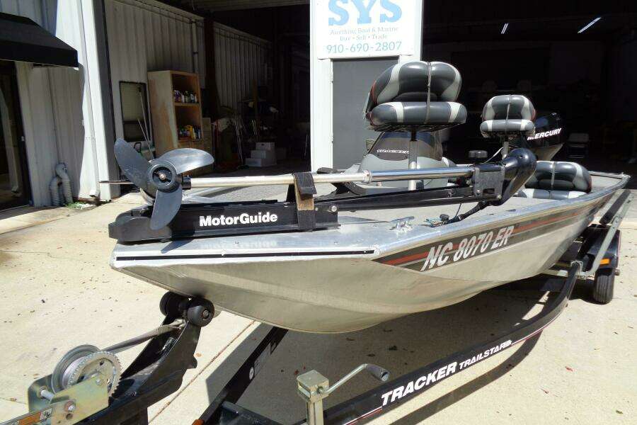 18ft Tracker Yacht For Sale