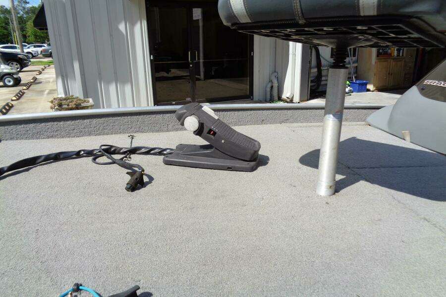 18ft Tracker Yacht For Sale