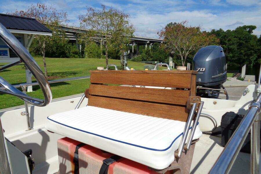 18ft Boston Whaler Yacht For Sale