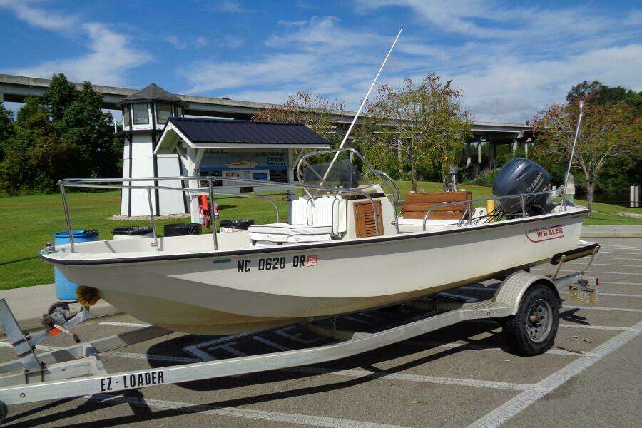 18ft Boston Whaler Yacht For Sale
