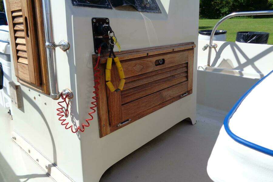 18ft Boston Whaler Yacht For Sale