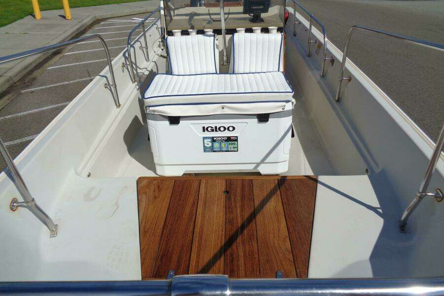 18ft Boston Whaler Yacht For Sale