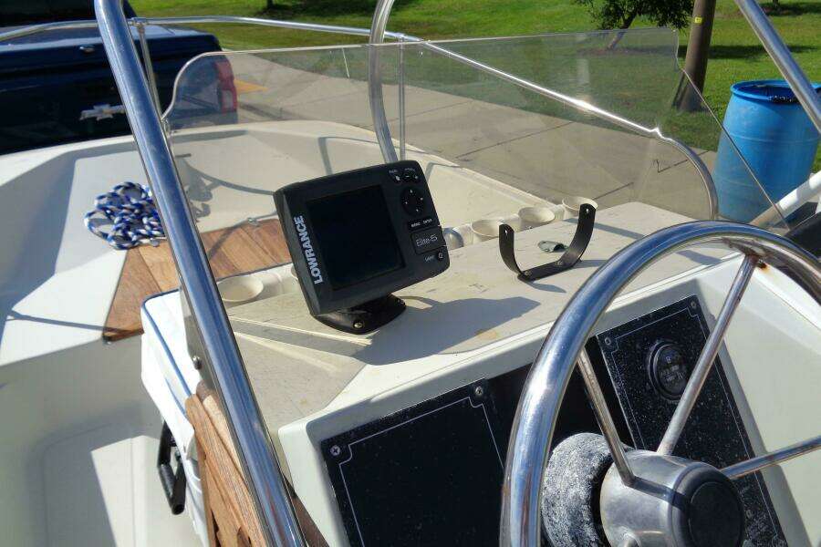 18ft Boston Whaler Yacht For Sale