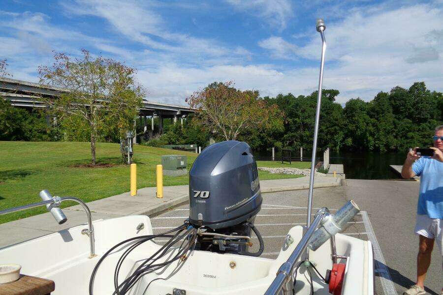 18ft Boston Whaler Yacht For Sale