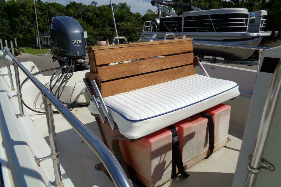 18ft Boston Whaler Yacht For Sale
