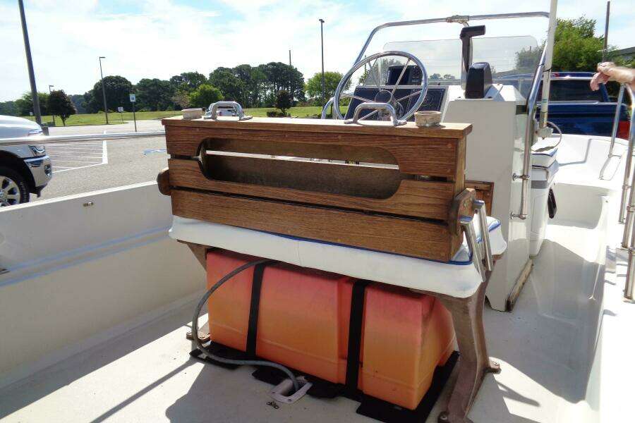 18ft Boston Whaler Yacht For Sale