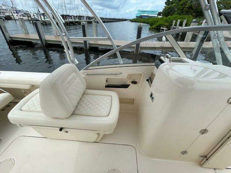 235 Freedom 23ft Grady White Yacht For Sale