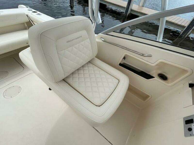 235 Freedom 23ft Grady White Yacht For Sale