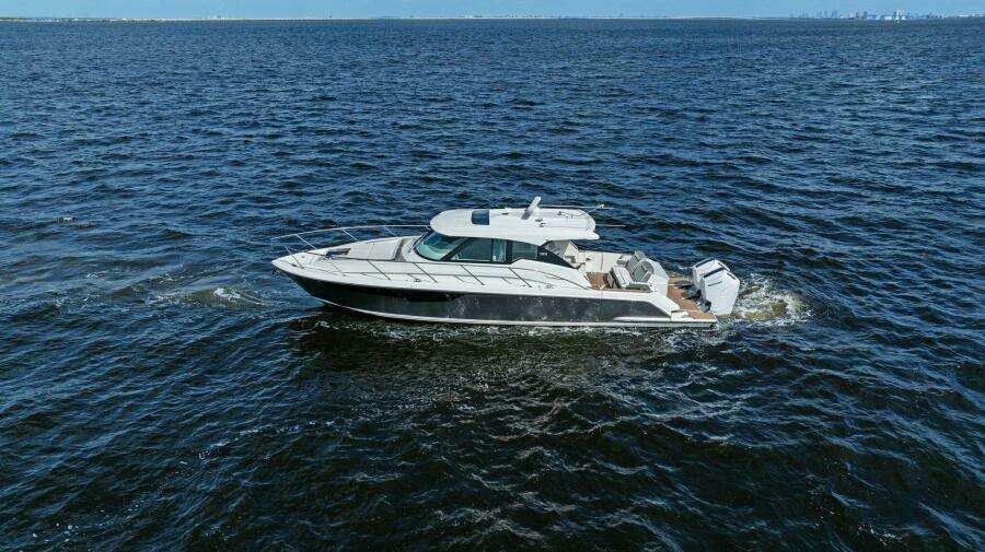 2022 Tiara Sport 43 LE