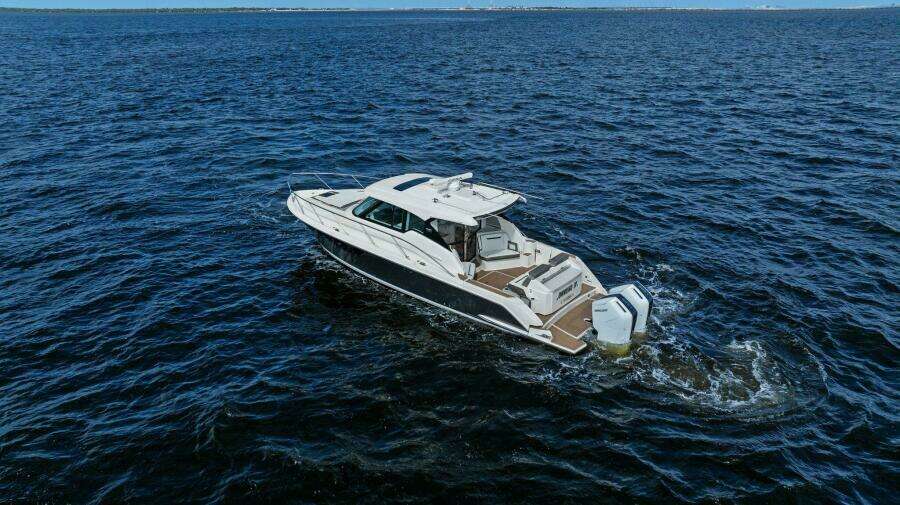 2022 Tiara Sport 43 LE
