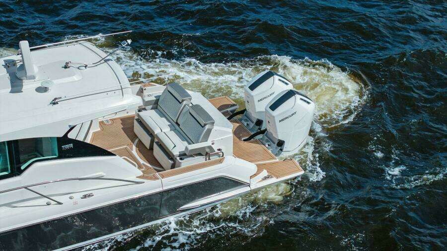 2022 Tiara Sport 43 LE