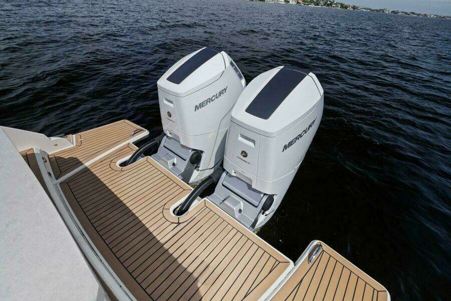 2022 Tiara Sport 43 LE