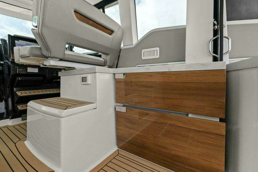2022 Tiara Sport 43 LE