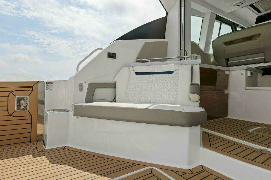 2022 Tiara Sport 43 LE